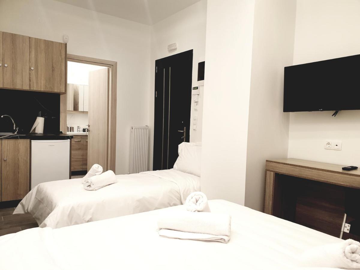 Eantos Studios And Suites Peraía Extérieur photo
