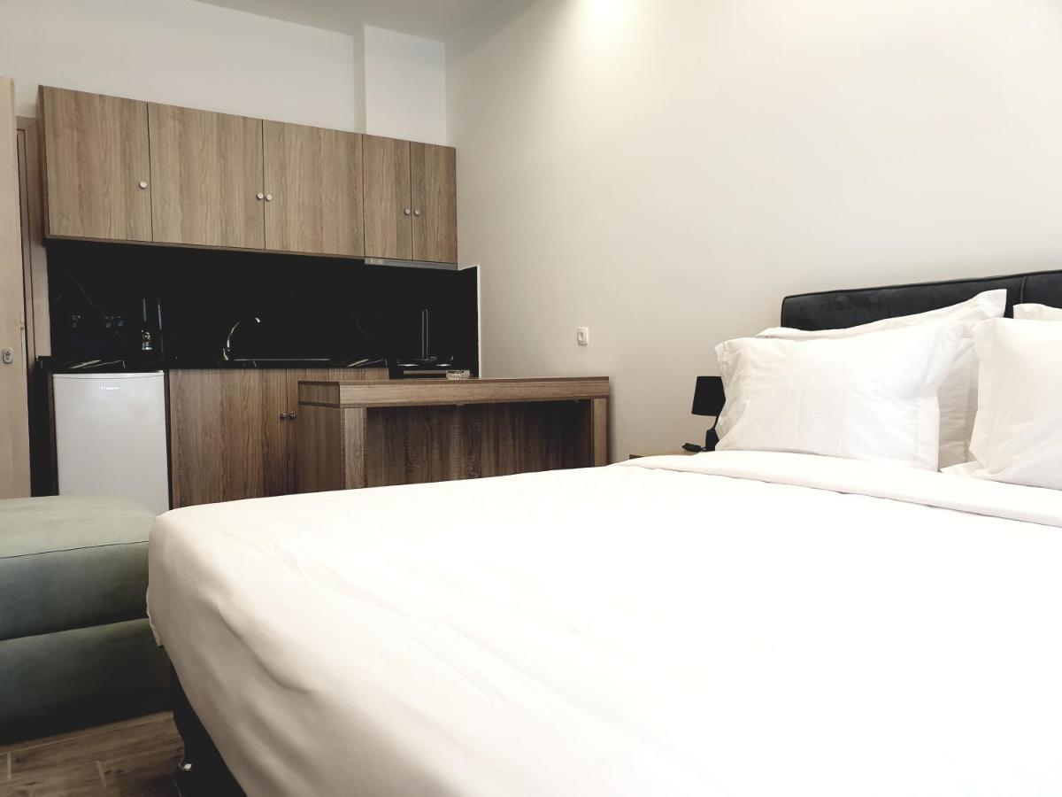 Eantos Studios And Suites Peraía Extérieur photo