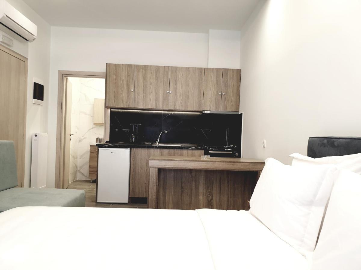 Eantos Studios And Suites Peraía Extérieur photo