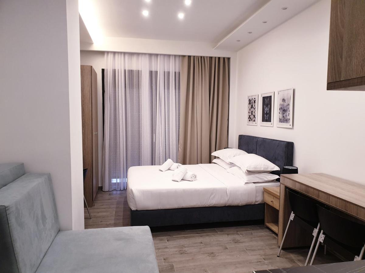 Eantos Studios And Suites Peraía Extérieur photo