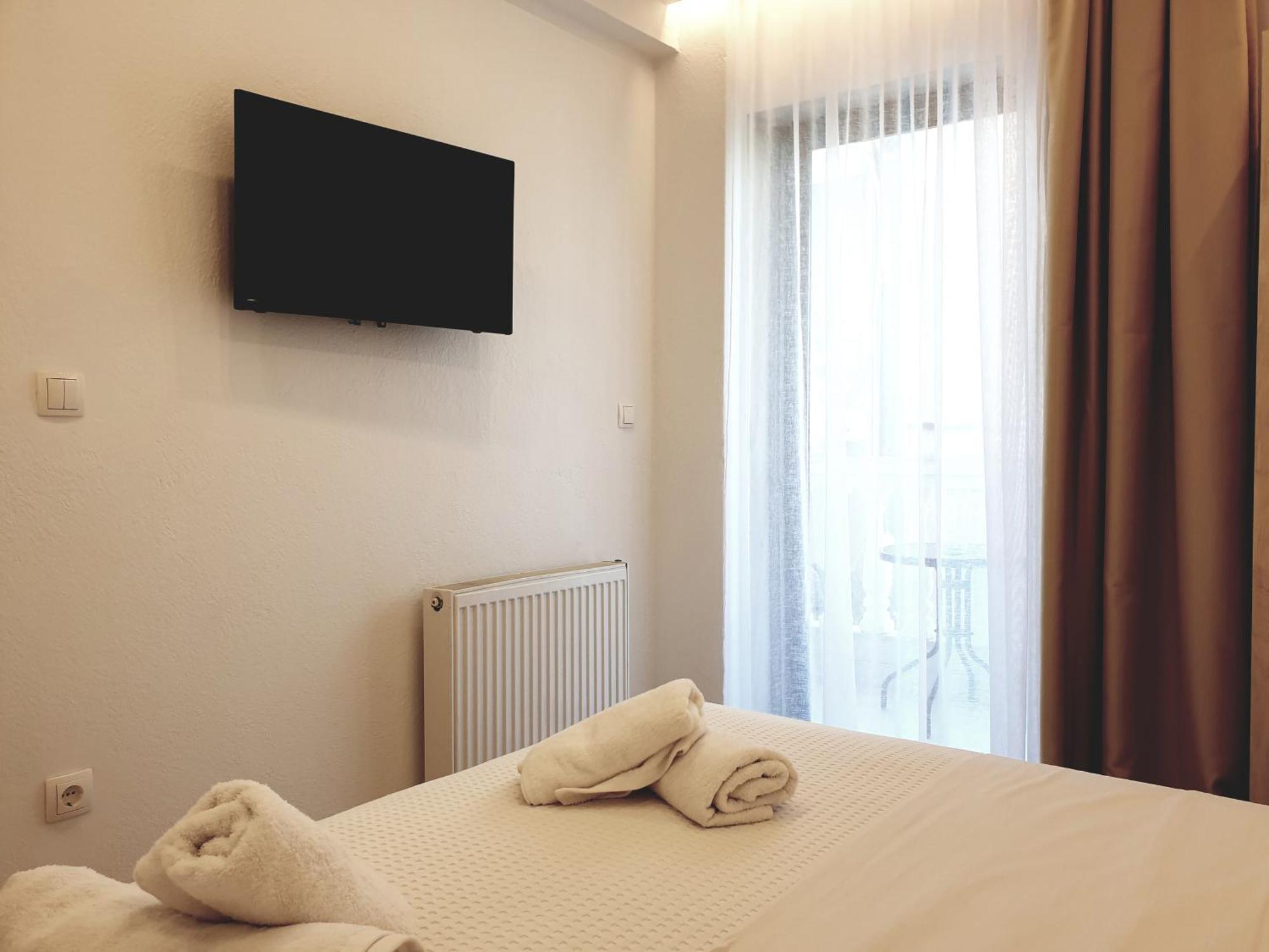 Eantos Studios And Suites Peraía Extérieur photo