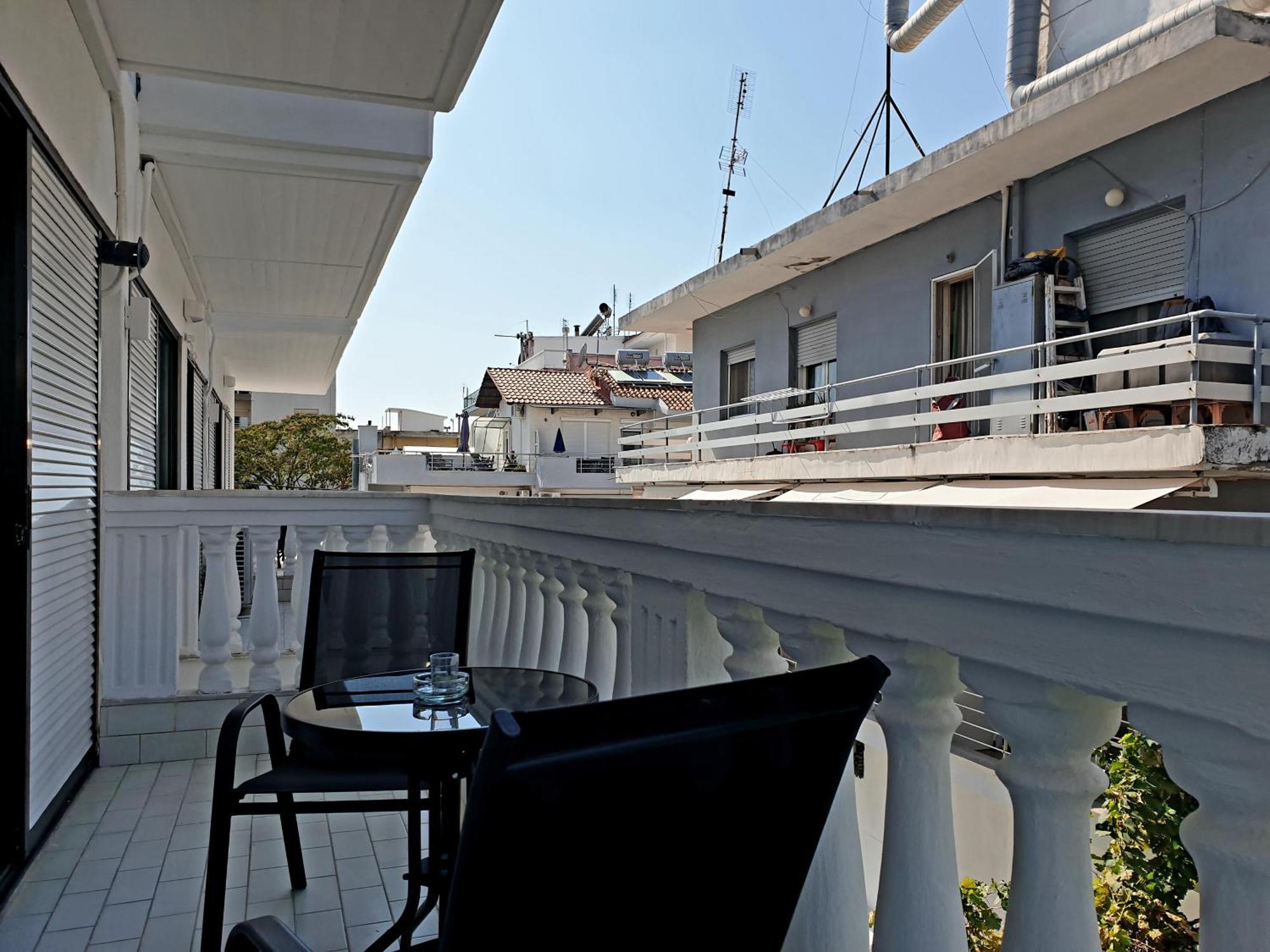 Eantos Studios And Suites Peraía Extérieur photo