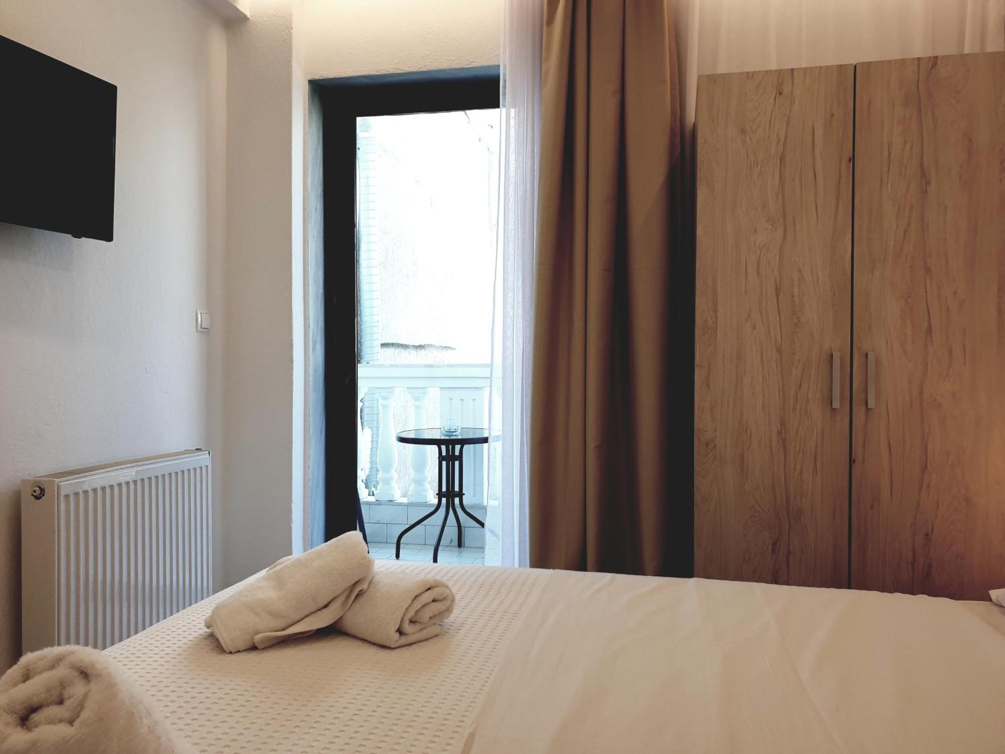Eantos Studios And Suites Peraía Extérieur photo