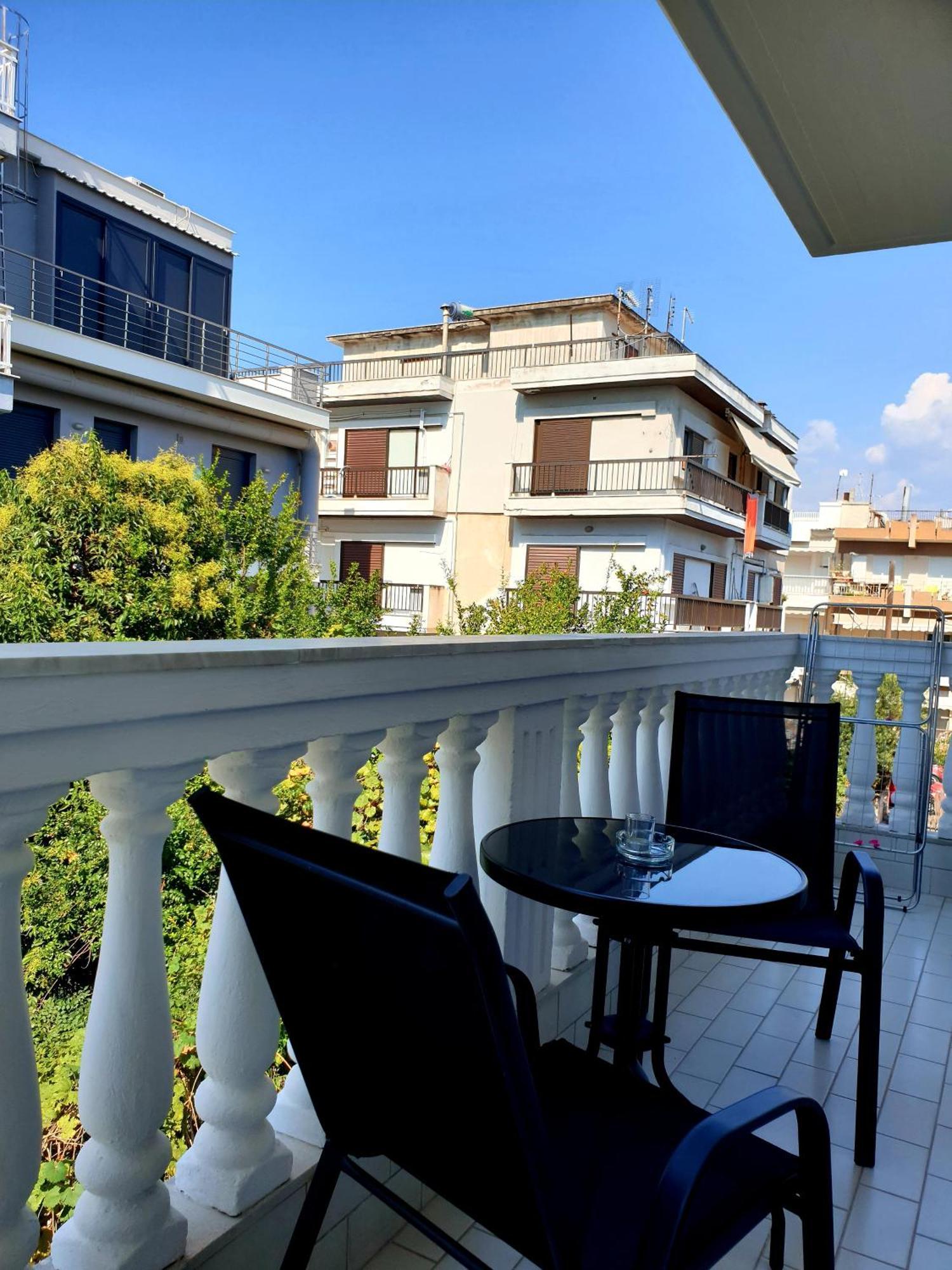 Eantos Studios And Suites Peraía Extérieur photo